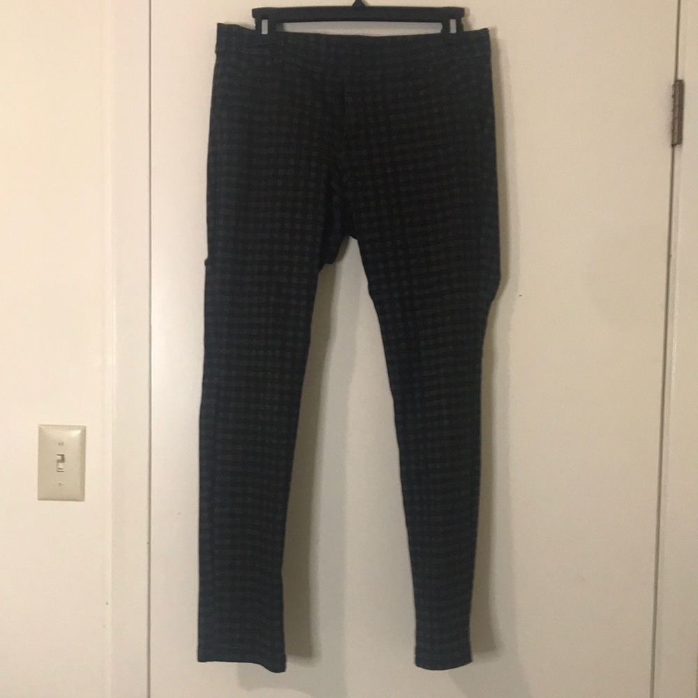 Kut from the Cloth plaid skinny. Mid-rise 6P